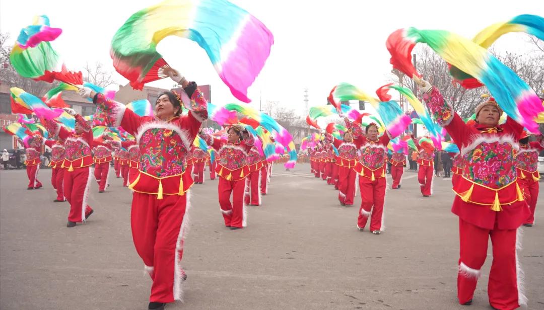 和林格爾縣：傳統民俗文藝踩街活動熱鬧開場